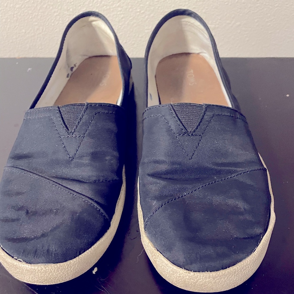 Black TOMS size 8